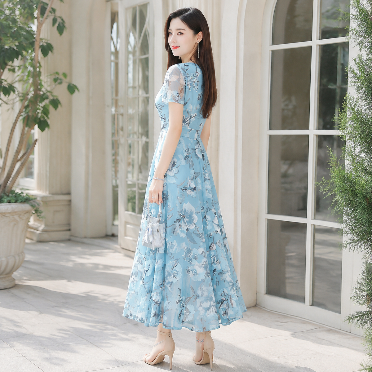 Floréa — robe longue fleurie bleu, vue arrière trois-quarts